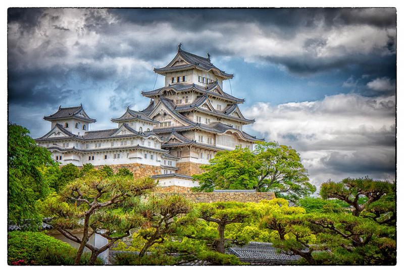 Himeji Castle, Japan (c) Edward Dalmulder by creative commons Dit wit kasteel is één van de bekendste van Japan.