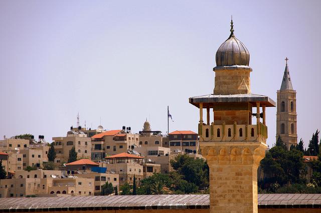 Jerusalem (c) Neta Bartal by Creative Commons Torens van de verschillende godsdiensten die in Jerusalem samenkomen.