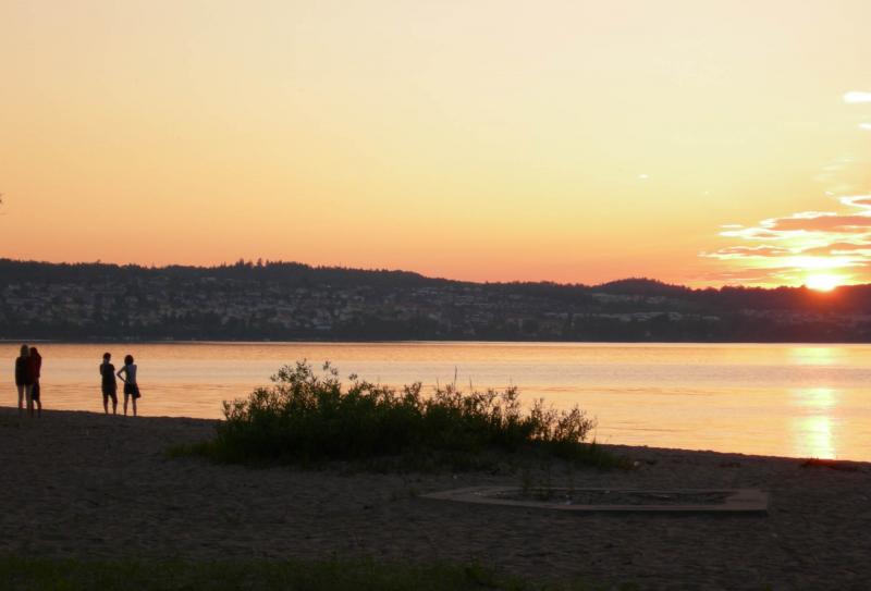 Vättern (foto KarenD) Zonsondergang aan het Vättern-meer, het tweede grootste meer van Zweden.