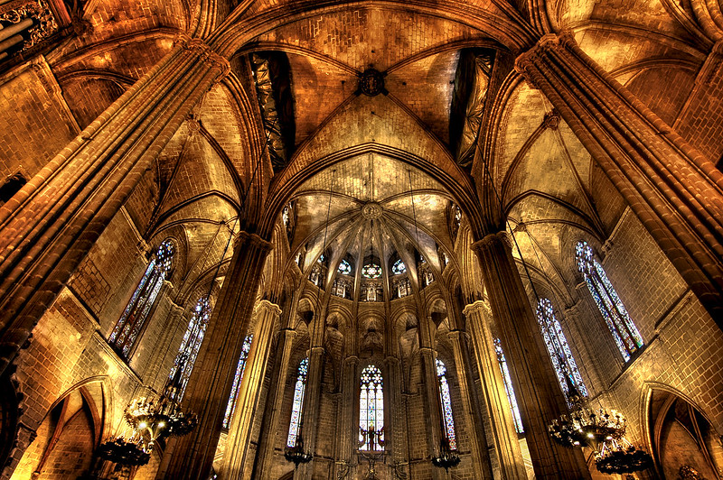  het interieur van de Sint-Eulalia kathedraal.