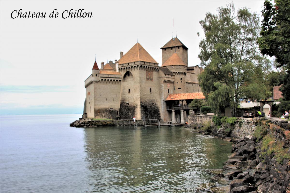 Het kasteel van Chilon ziet er echt uit als een sprookjeskasteel.