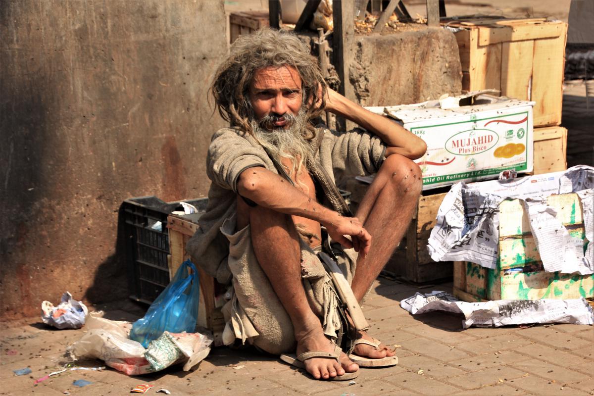 Eén van de vele daklozen in Pakistan.
